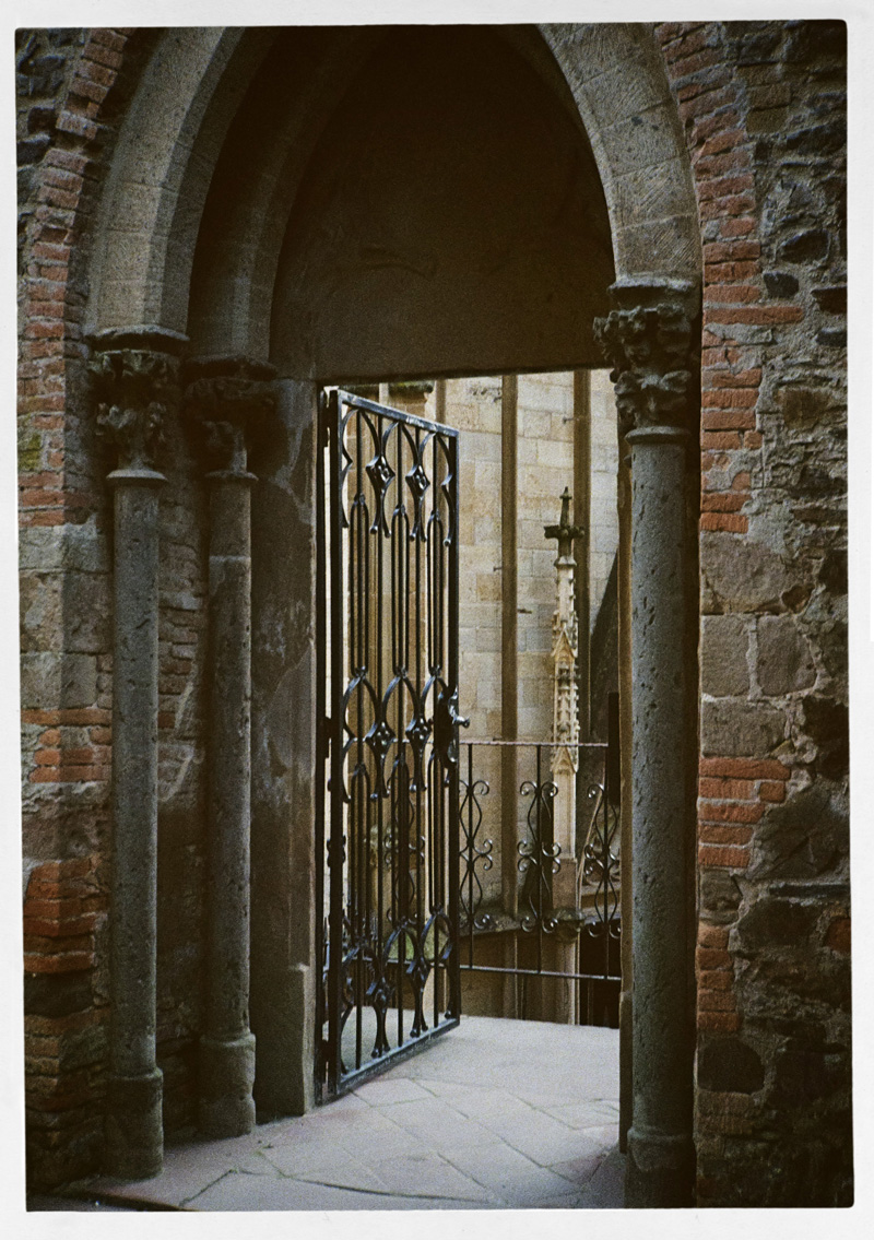 Gate