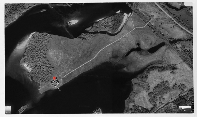 Kilchurn_Satellite-image_BW_800px
